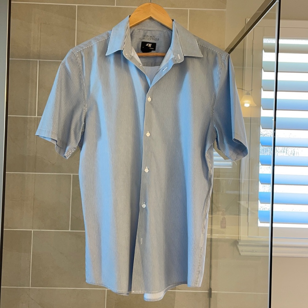 Beautiful men’s H&M short sleeve button-up